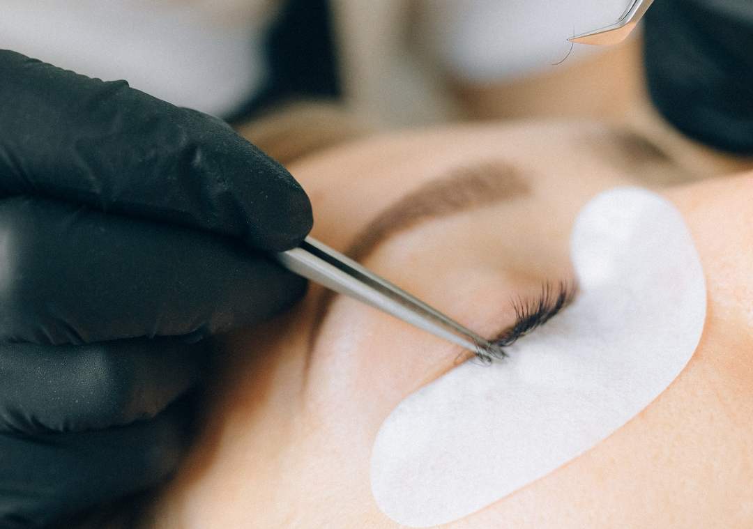 eyelash extensions on thin lashes