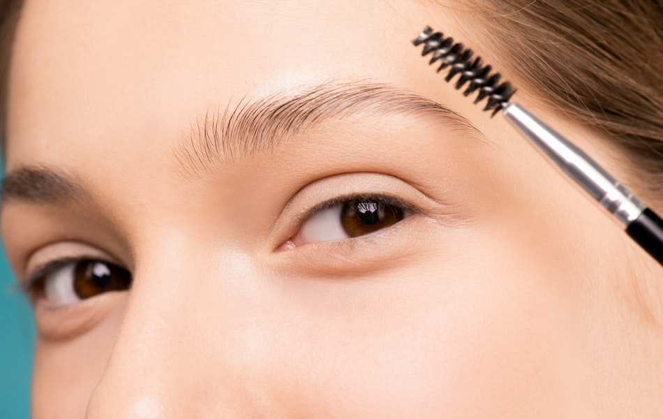 remove eyelash extensions with castor oil