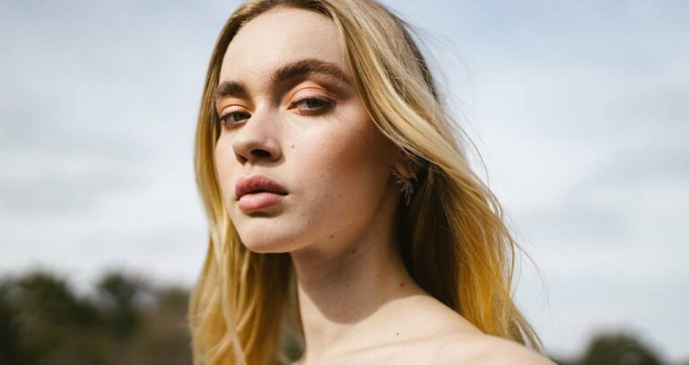 are blonde eyelashes rare